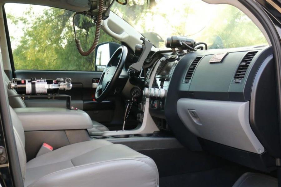 Интерьер Toyota Tundra CrewMax 4x4 Zombie Apocalypse 2013 года  (фото 260 из 461)